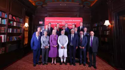 PM modi with tech team