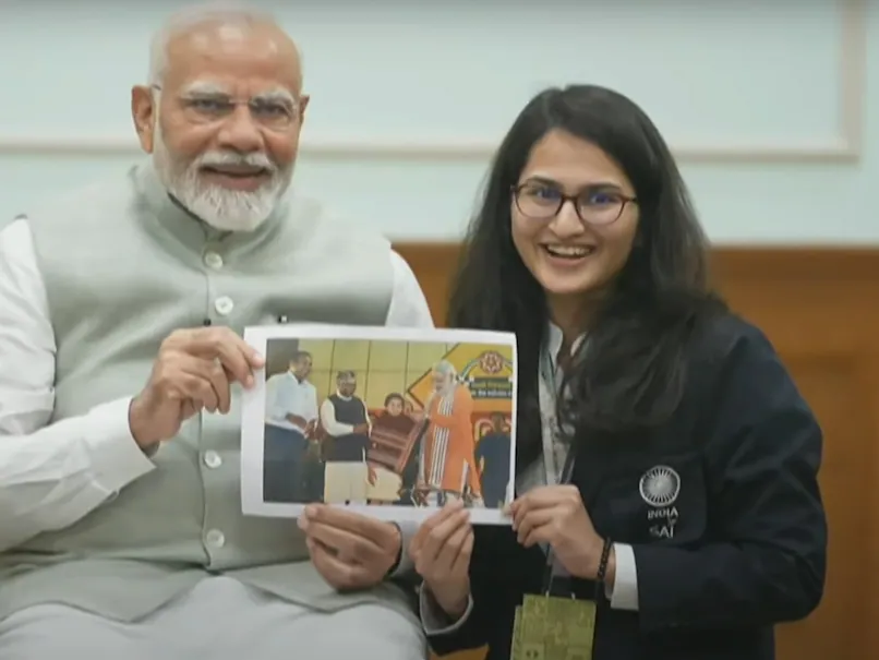 pm Modi Receives a Unique Gift From Chess Star Vantika Agarwal