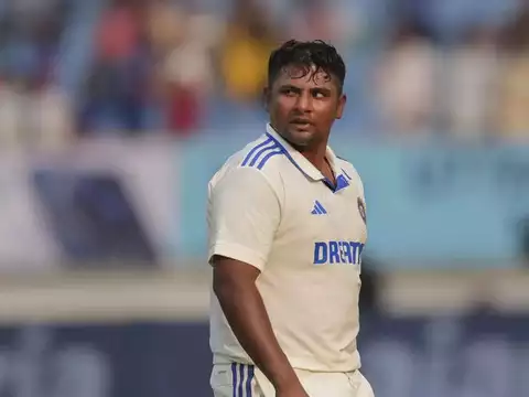 Sarfaraz Khan delivered a fearless, counter-attacking knock, often displaying bold disregard for the opposition bowlers