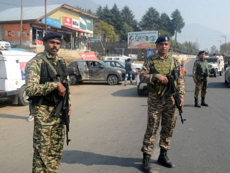 J&K Police refuted reports suggesting that the administration had ordered migrant workers to leave Kashmir